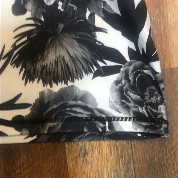 Lululemon tank top 2 (2847) - Picture 5 of 5